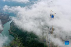 Main tower of Tongzi River grand bridge in Guizhou capped