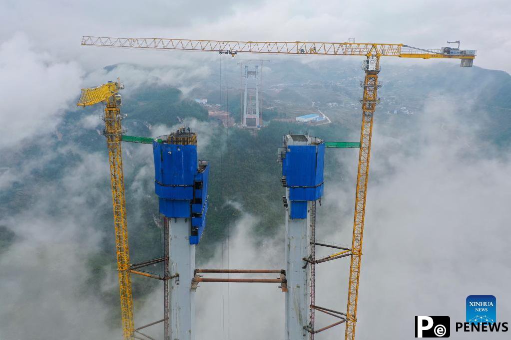 Main tower of Tongzi River grand bridge in Guizhou capped