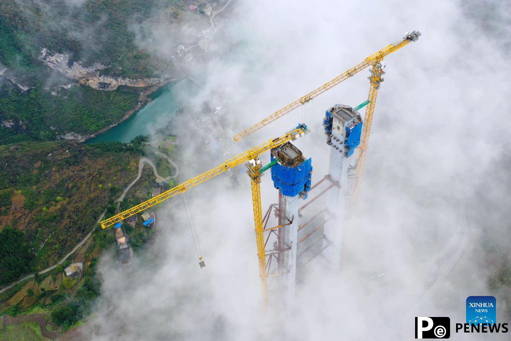 Main tower of Tongzi River grand bridge in Guizhou capped