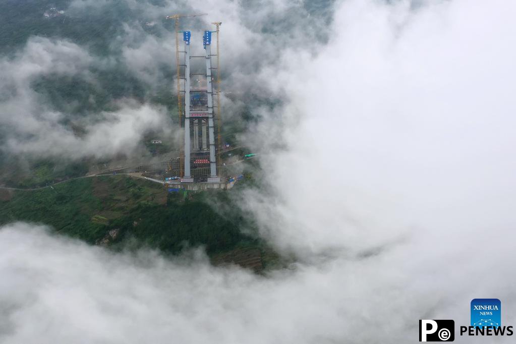 Main tower of Tongzi River grand bridge in Guizhou capped