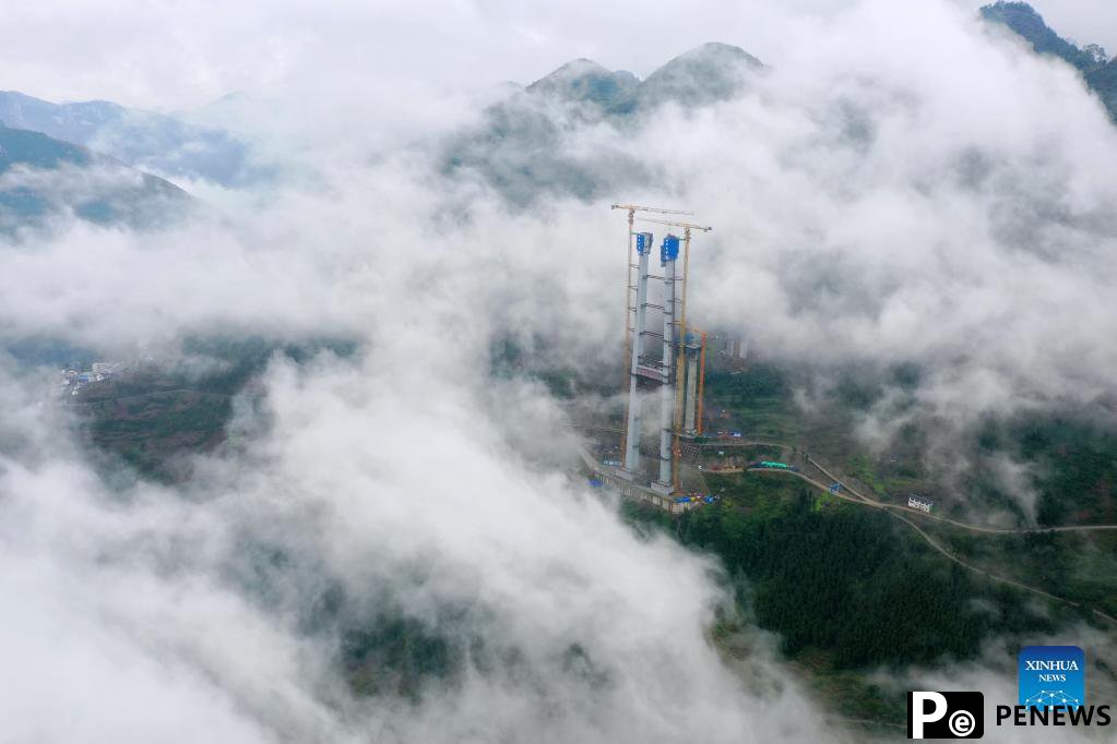 Main tower of Tongzi River grand bridge in Guizhou capped