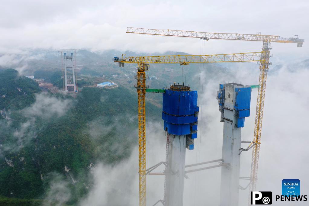 Main tower of Tongzi River grand bridge in Guizhou capped