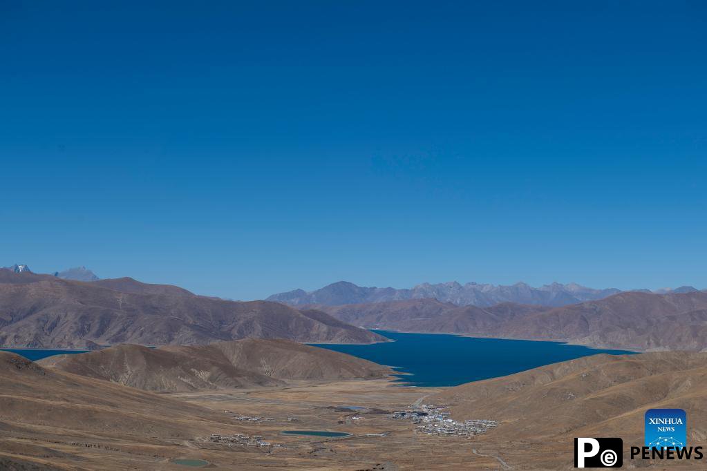 Scenery of Yamzbog Yumco Lake in China