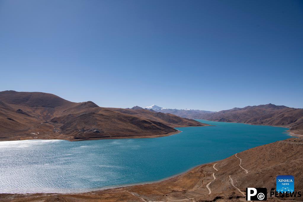 Scenery of Yamzbog Yumco Lake in China