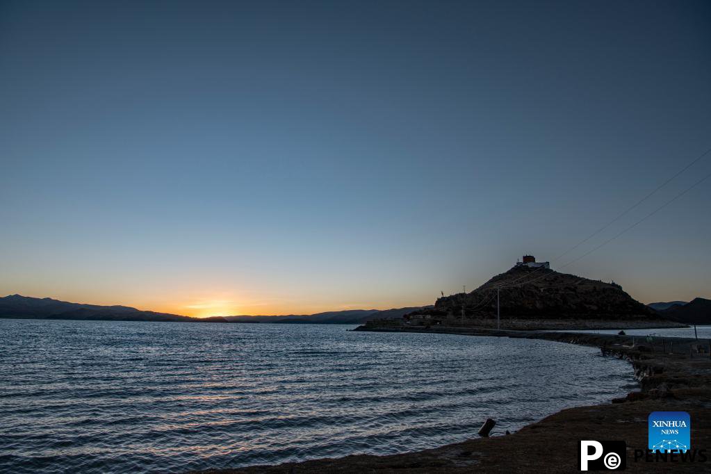 Scenery of Yamzbog Yumco Lake in China