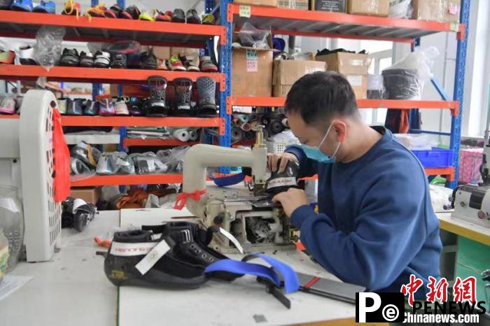 Skater-turned-shoemaker establishes start-up producing tailor-made skates for professional Chinese athletes
