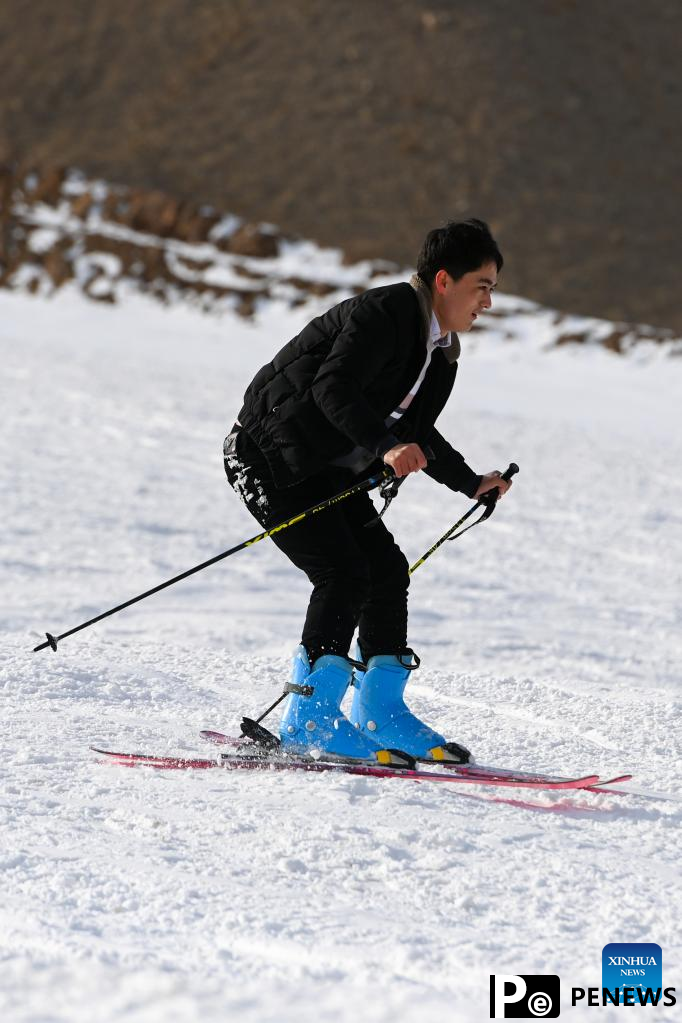 Ski resort in desert fuels people