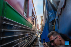 In pics: Maeklong Railway Market in Thailand