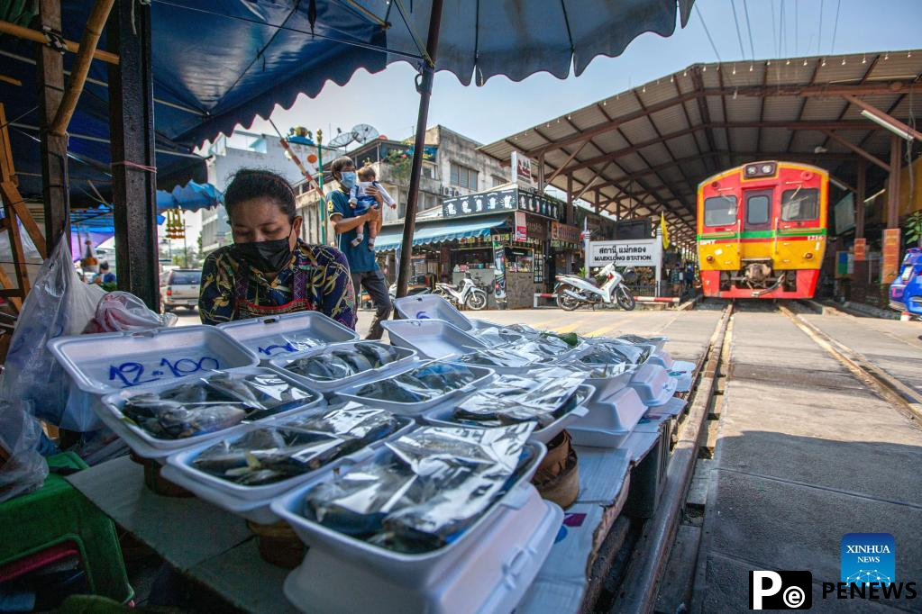 In pics: Maeklong Railway Market in Thailand