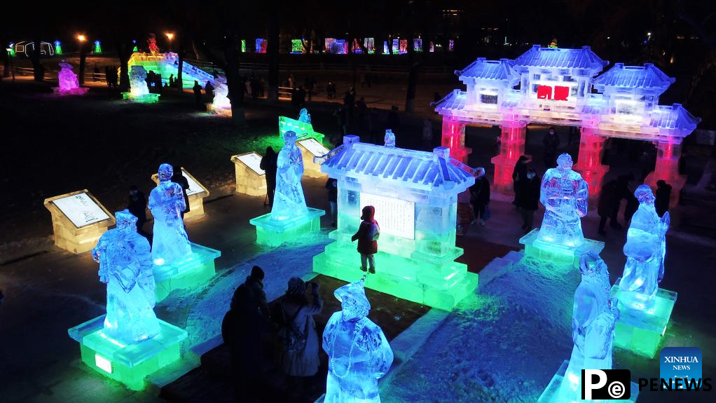 People visit 48th Harbin ice lantern fair in NE China