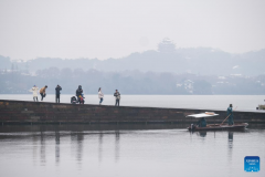 In pics: snow scenery of West Lake