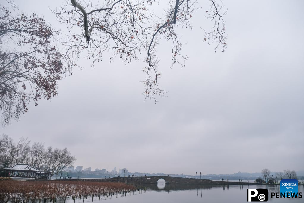 In pics: snow scenery of West Lake