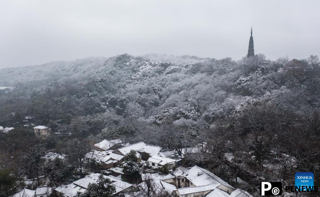 In pics: snow scenery of West Lake