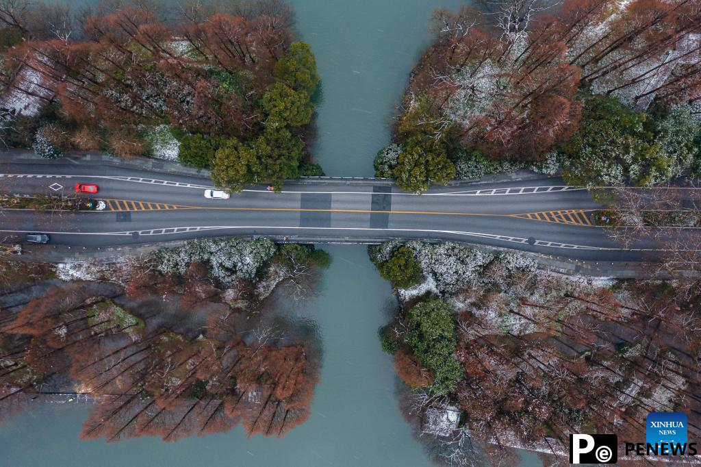 In pics: snow scenery of West Lake