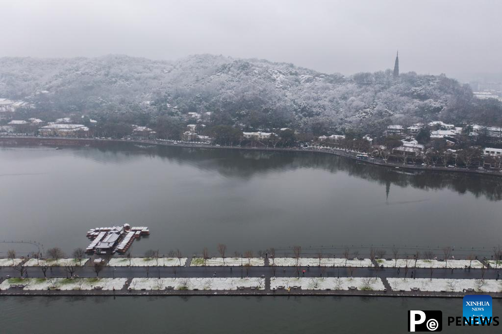 In pics: snow scenery of West Lake