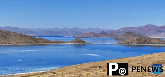 Scenery of Yamzbog Yumco Lake in Tibet