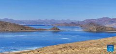 Scenery of Yamzbog Yumco Lake in Tibet