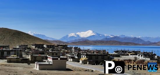 Scenery of Yamzbog Yumco Lake in Tibet