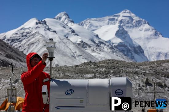 Meteorological support team launched in safeguards of Mt. Qomolangma expedition