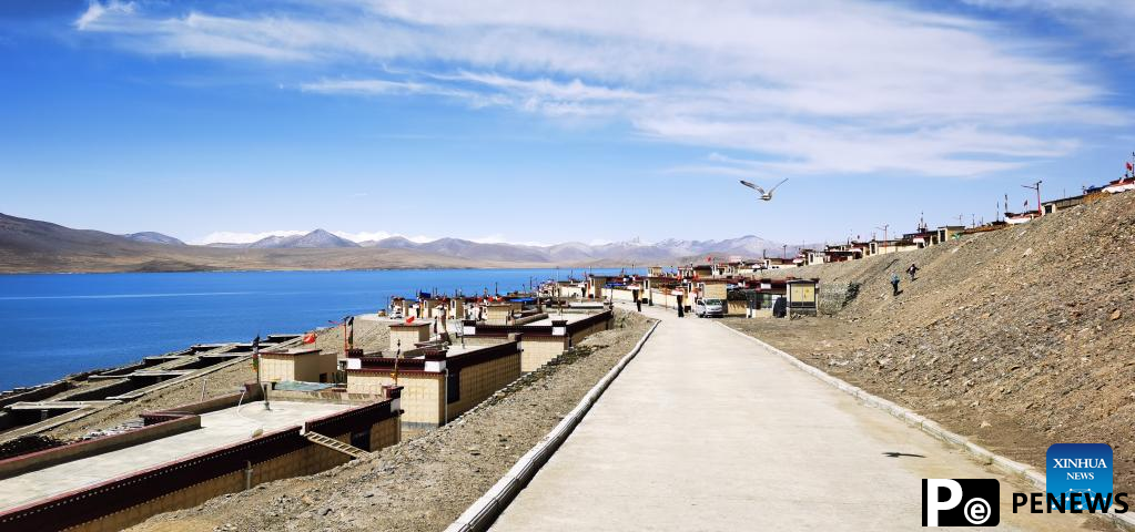 Scenery of Tuiwa Village by Puma Yumco Lake in Tibet