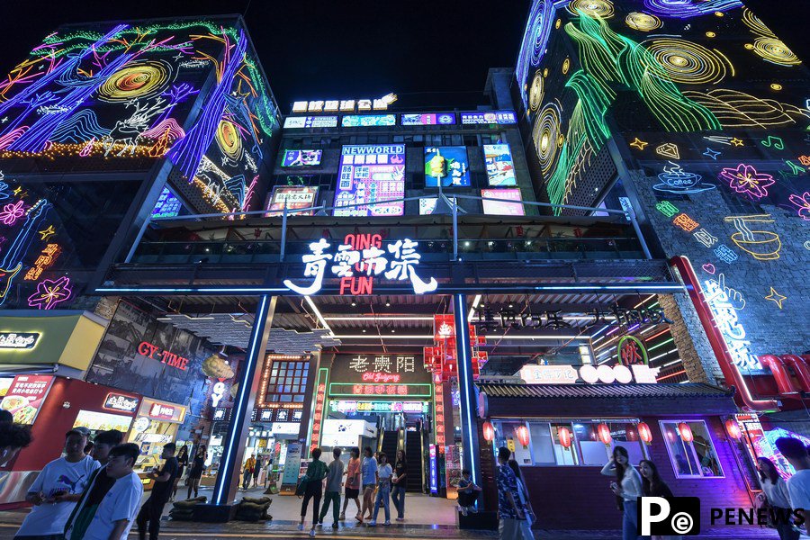 Renovated pedestrian street boosts night economy in SW China city