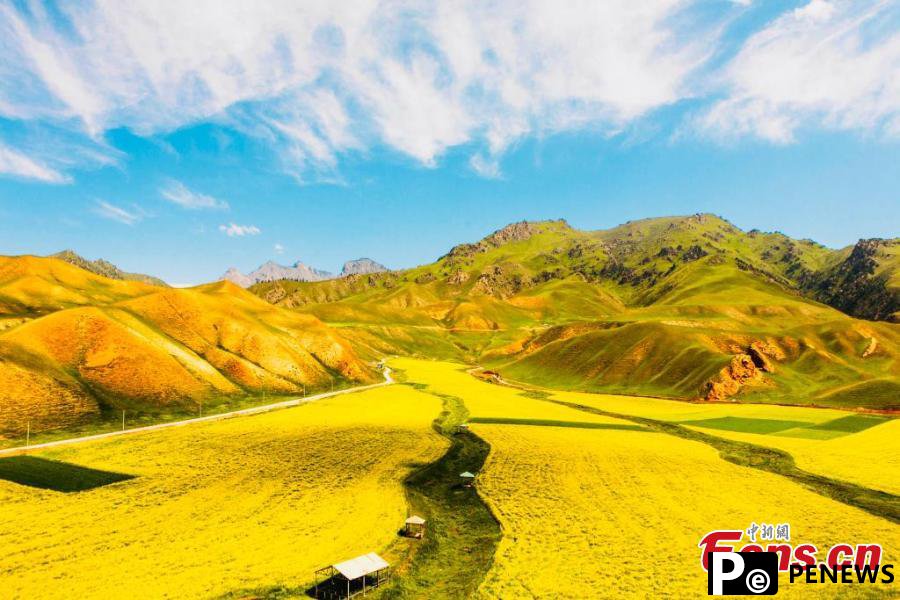 Magnificent mountain scenery in Qinghai