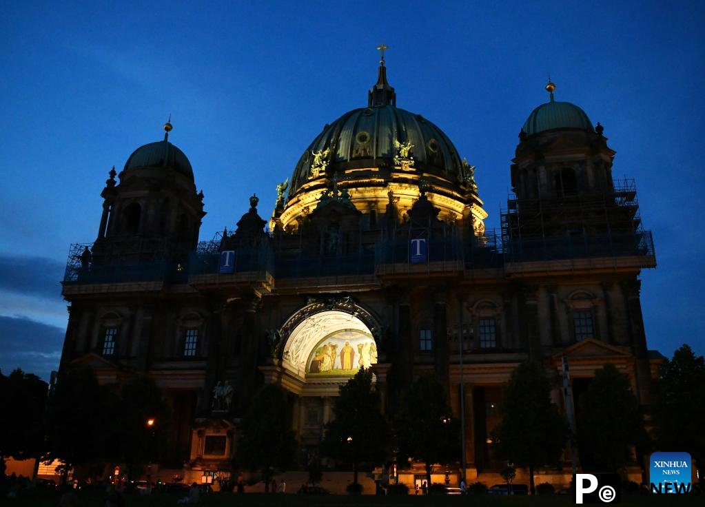 Night illumination reduced to save on electric power in Germany