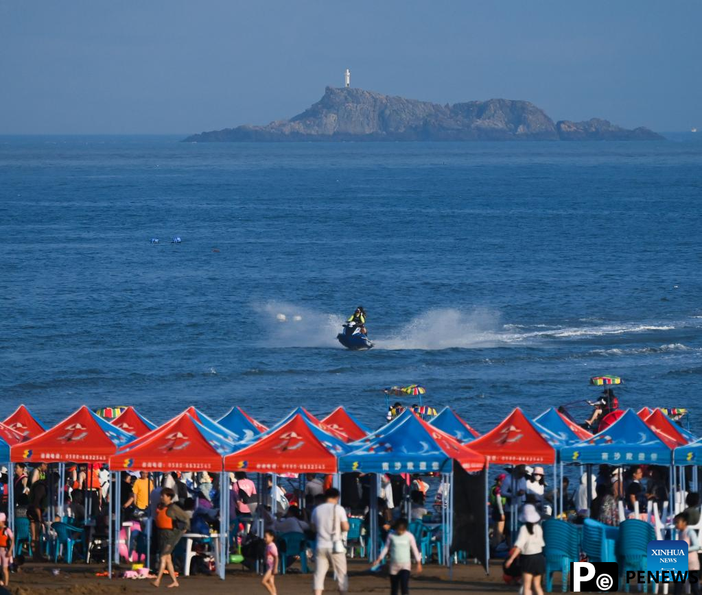 Zhujiajian scenic spot in E China boosts tourism with various seaside entertainments