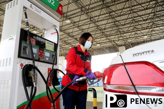  Oil stocks up as OPEC may cut output