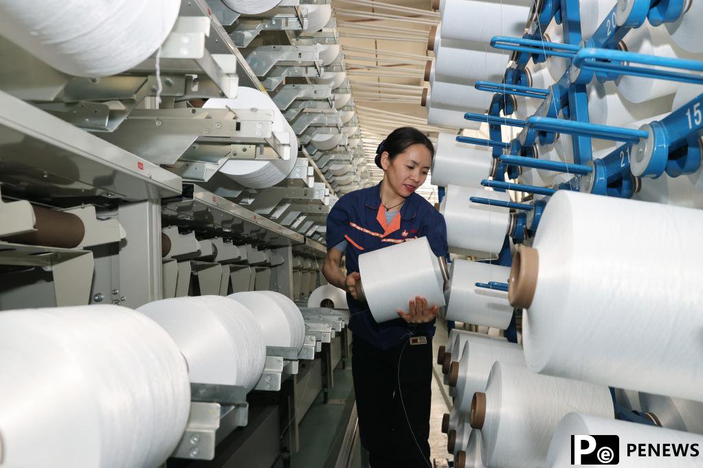 In pics: People on duty on the eve of the Spring Festival