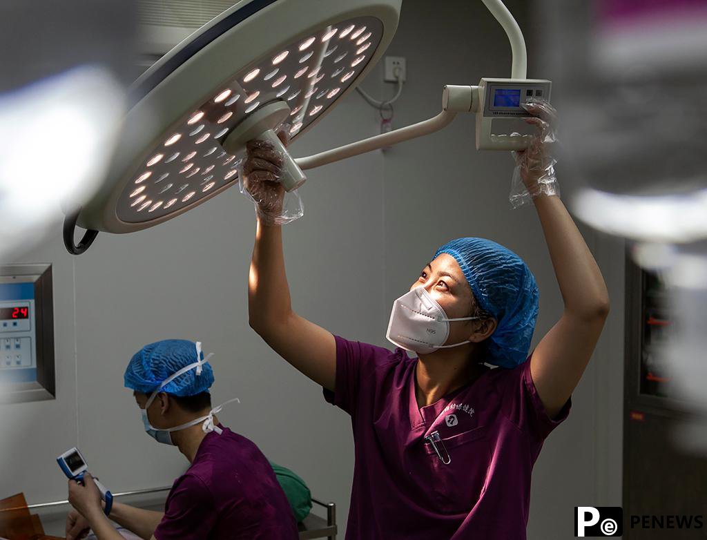 In pics: People on duty on the eve of the Spring Festival
