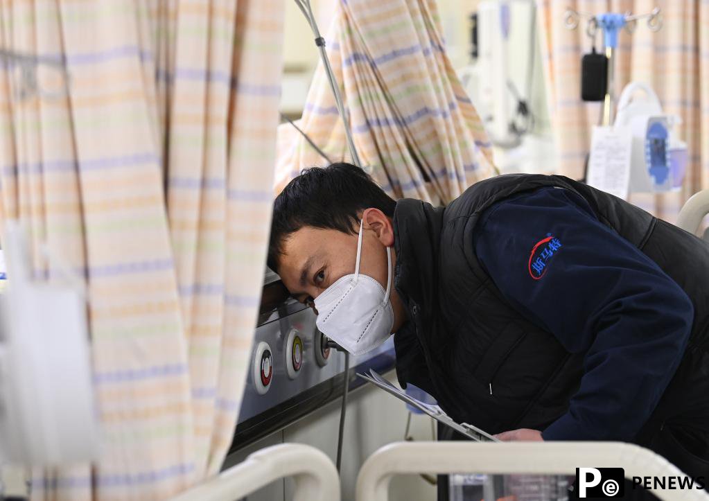 In pics: People on duty on the eve of the Spring Festival