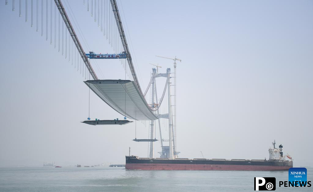 Lingdingyang bridge under construction in south China