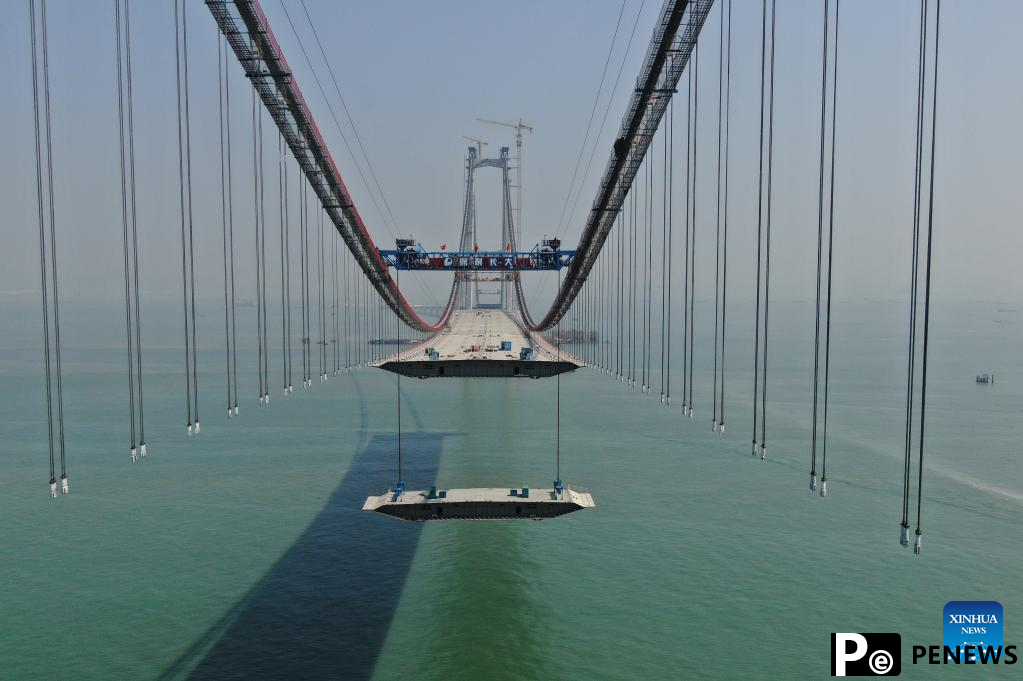 Lingdingyang bridge under construction in south China