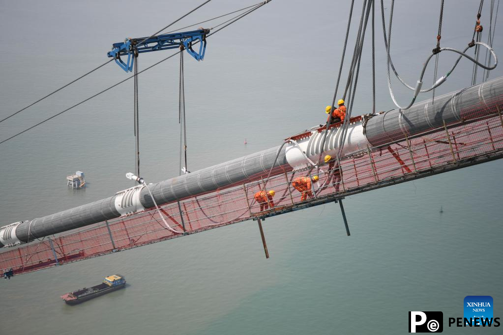 Lingdingyang bridge under construction in south China