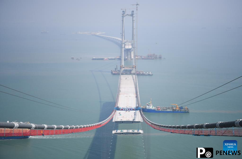 Lingdingyang bridge under construction in south China