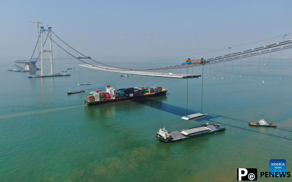 Lingdingyang bridge under construction in south China