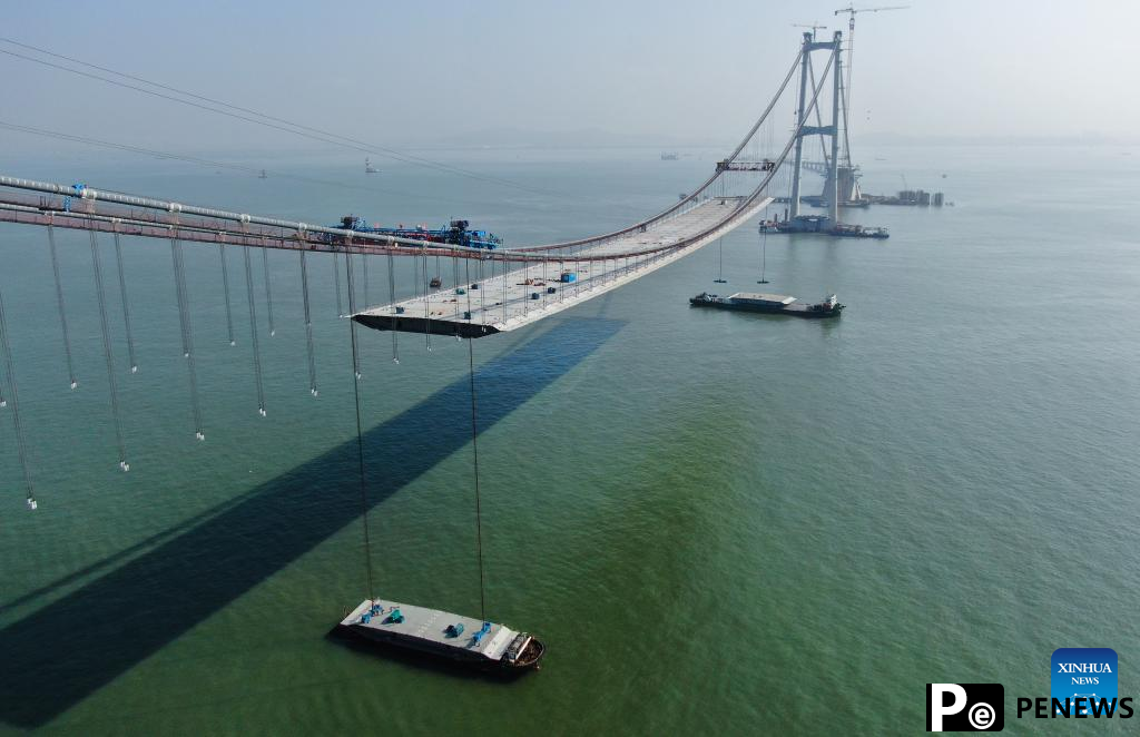 Lingdingyang bridge under construction in south China