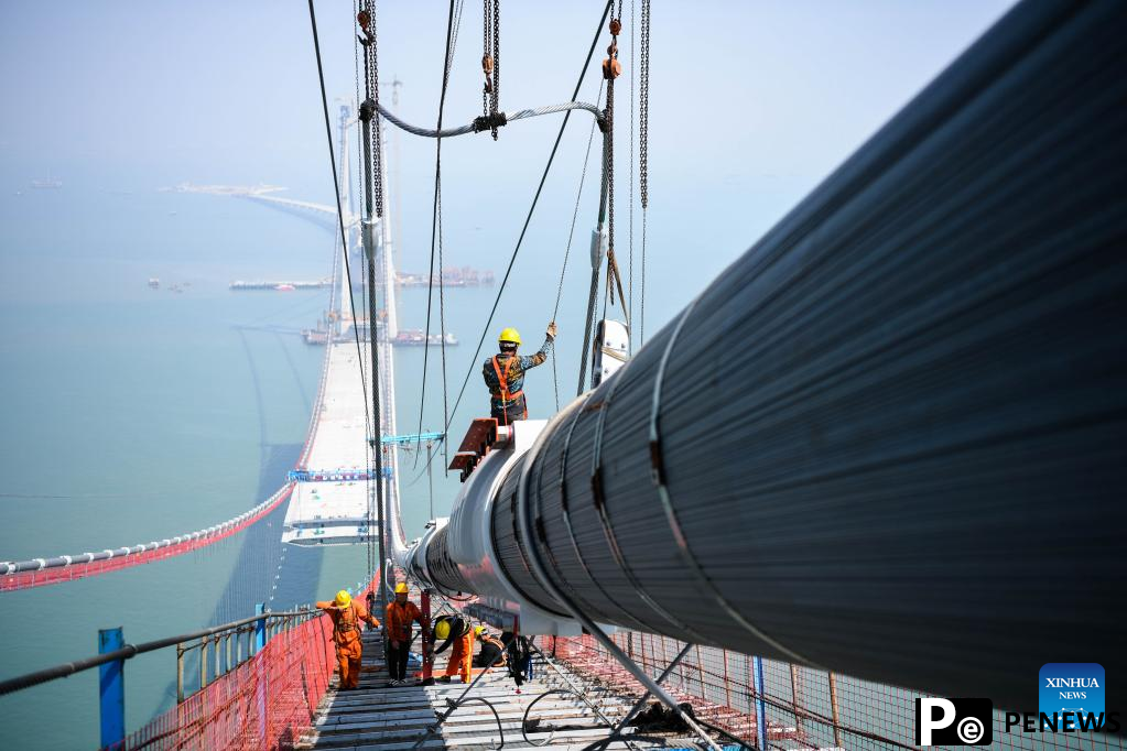 Lingdingyang bridge under construction in south China