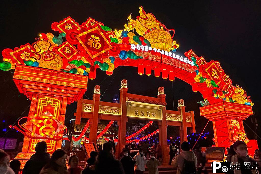 In Pics: People across China celebrate Lantern Festival