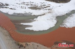 Two rivers meet with clear boundary in Qinghai