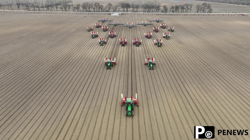 Technology makes spring plowing more efficient in NE China