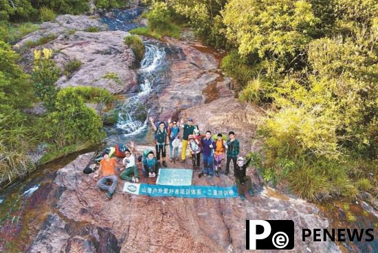 Cross-region hiking between Shenzhen and Hong Kong becomes new trend