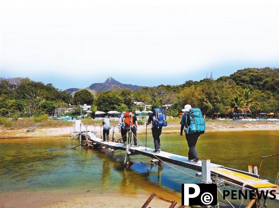 Cross-region hiking between Shenzhen and Hong Kong becomes new trend