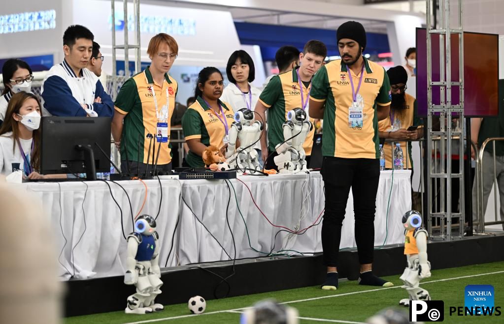 Robot competition held during 7th WIC in N China