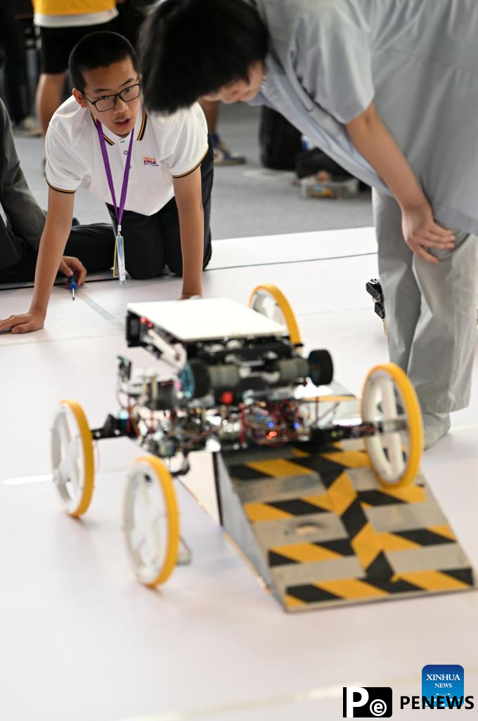 Robot competition held during 7th WIC in N China