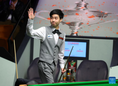 China's Si advances into quarterfinals at snooker worlds