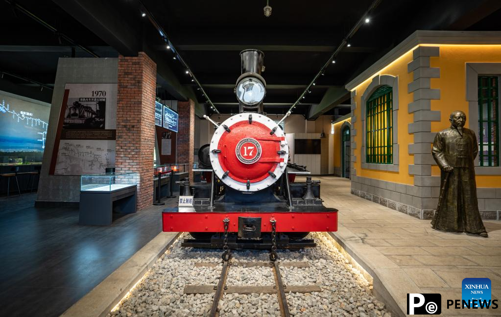 Tourism railway line attracts visitors in Honghe, SW China