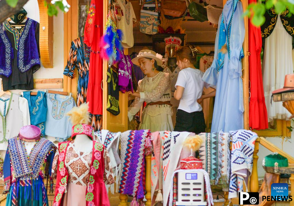 Xinjiang sees booming tourism in first four months
