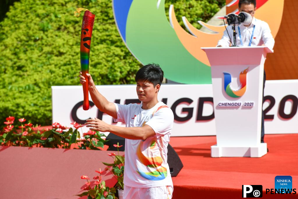 Chengdu Universiade torch relay held in Shenzhen